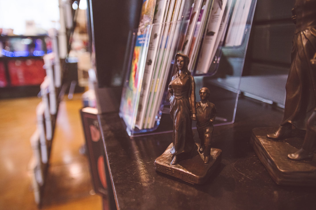 Pioneer Woman Statue at Museum Gift Shop 